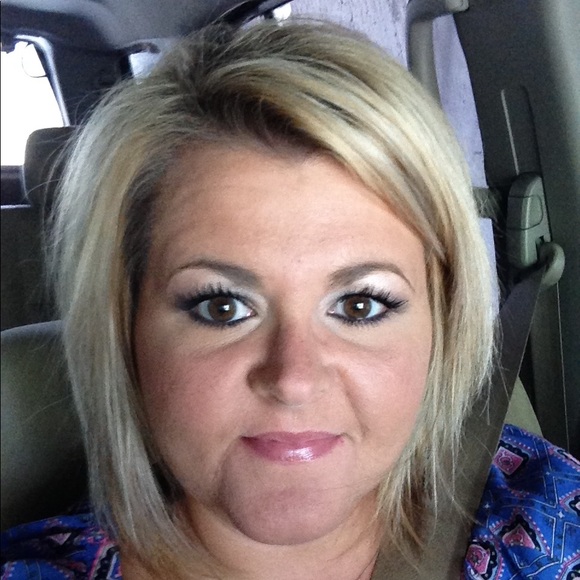 Meet your Posher, Danielle - Picture 1 of 1